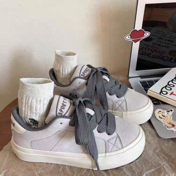 سنيكرز كاجوال كلاسيكي (Casual Classic Sneakers)