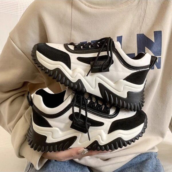 سنيكرز كاجوال نسائي (Casual Fashion Sneakers)