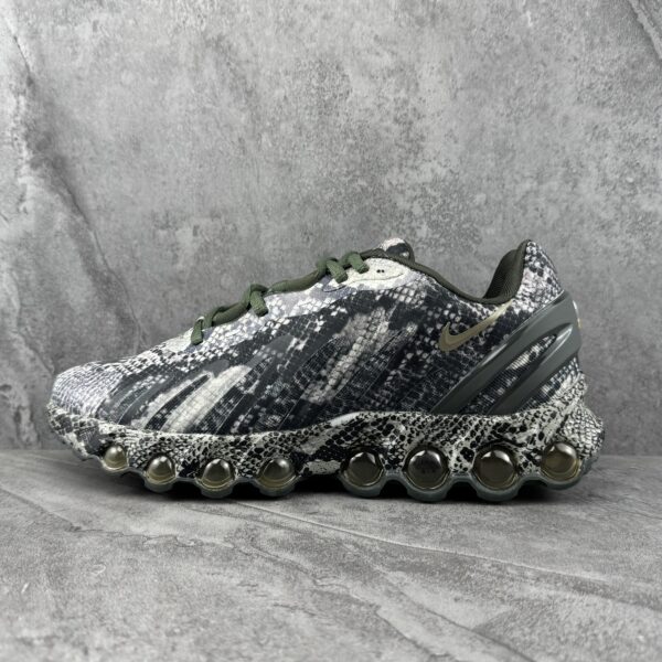 Nike Air Max Dn8