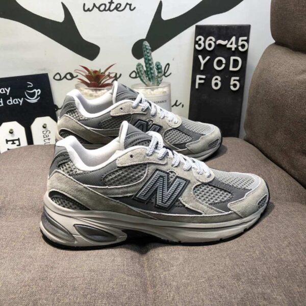 New Balance 990v3